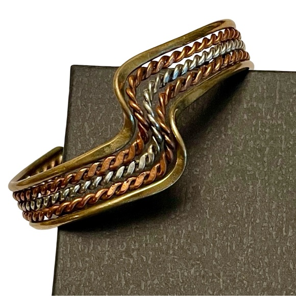 Vintage Cuff Bracelet Tri-Color Metal - Picture 3 of 5
